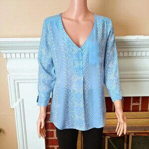 Fred David V-Neck Pleated Top S Light Periwinkle Blue High Low 3/4 Sleeve Blouse